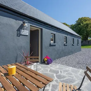 Coach House On The Shores Of Lough Corrib Irland