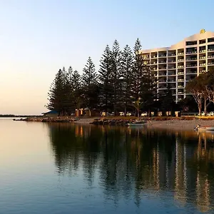 https://ramada-golden-beach-resort.queenslandhotels.net
